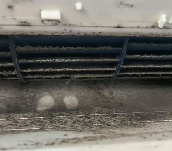 平乐空调吹的风有股烧焦味是怎么回事